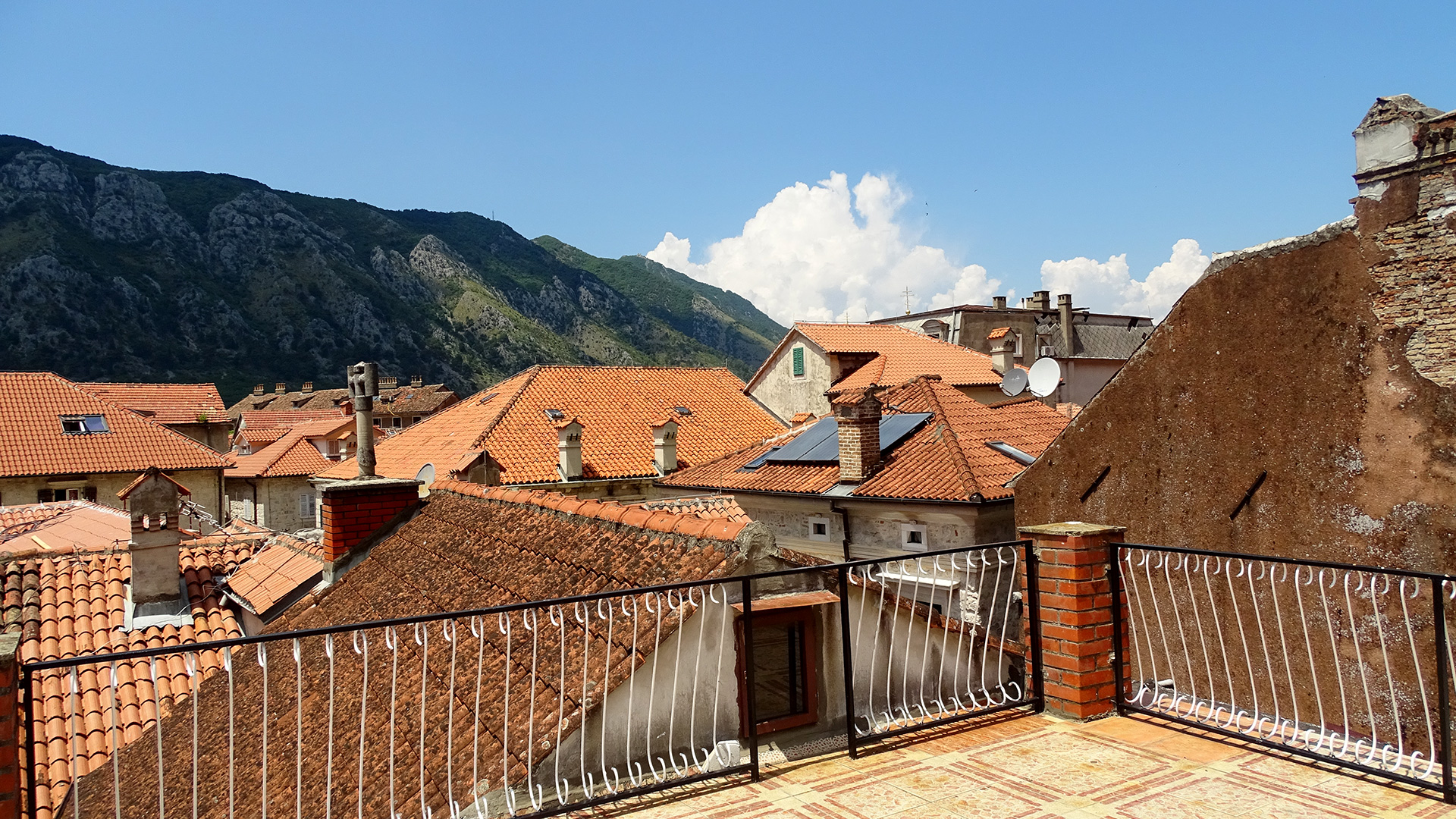 Apartment-Building-in-Kotor-Old-Town-28