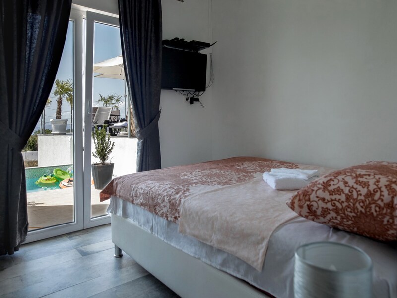 Five Bedroom Villa For Sale In Budva (24)