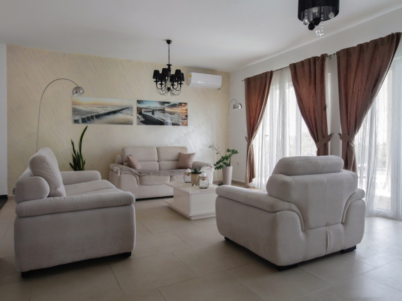 Five Bedroom Villa For Sale In Budva (33)