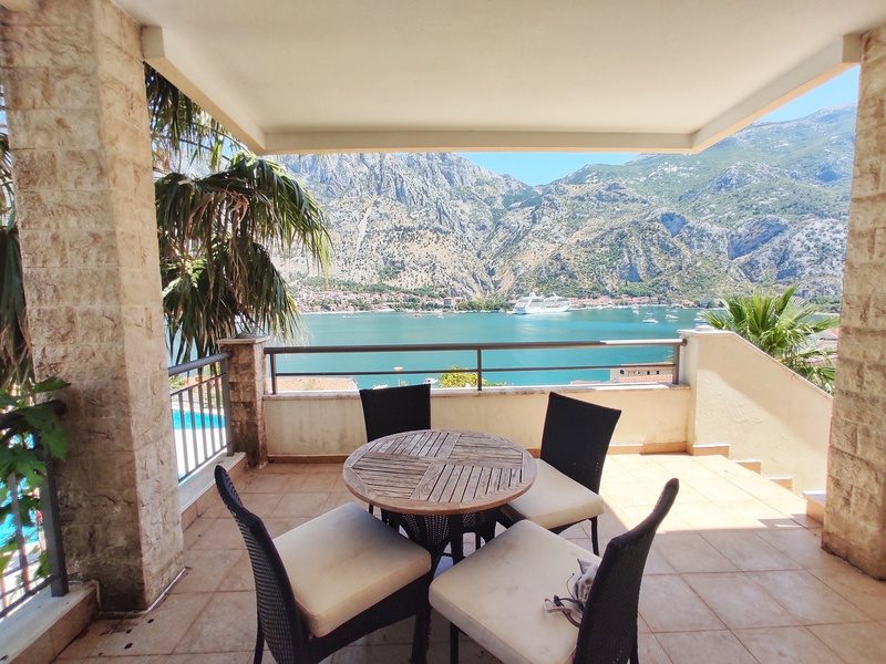 Apartment With Sea View In Kotor Bay (18)