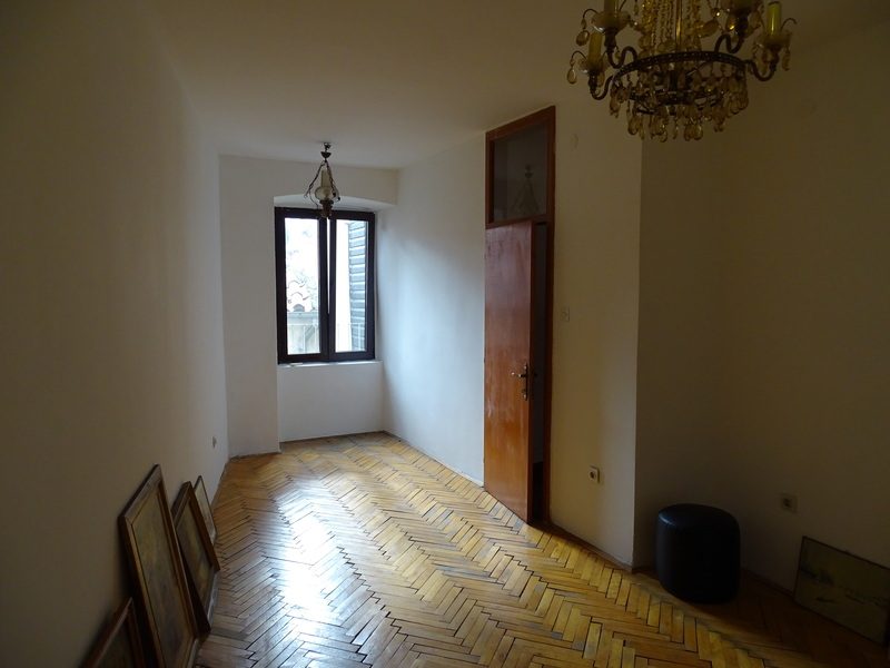Bright Two Bedroom Apartment In Kotor Old Town (12)