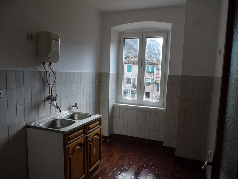 Bright Two Bedroom Apartment In Kotor Old Town (6)