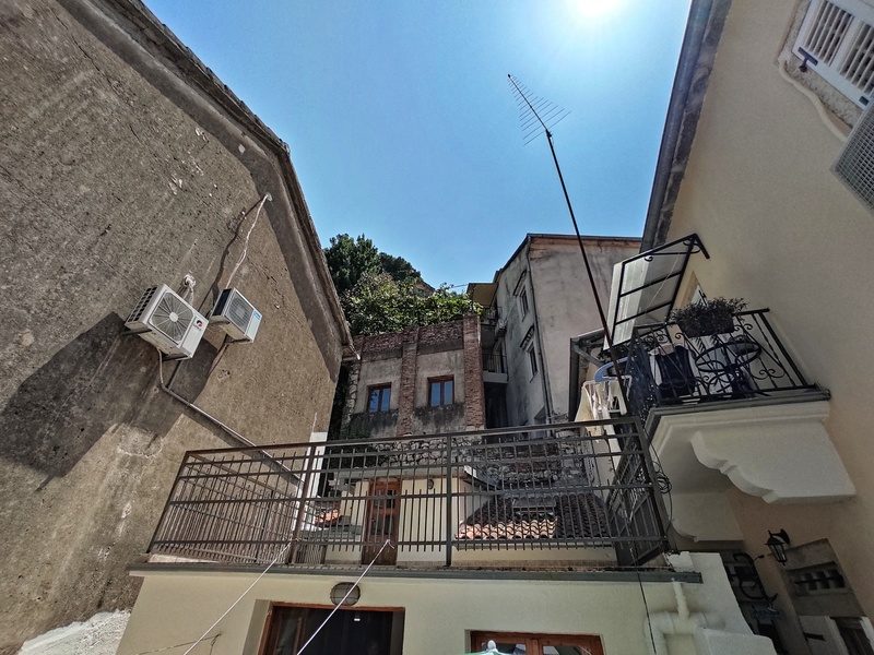 Charming Kotor Old Town Apartment For Sale (6)