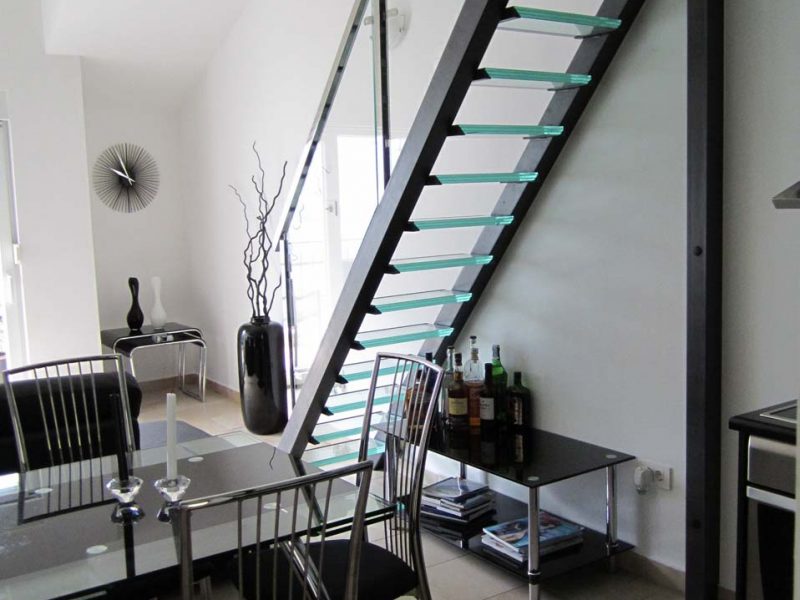 Dining-Room-and-stairs