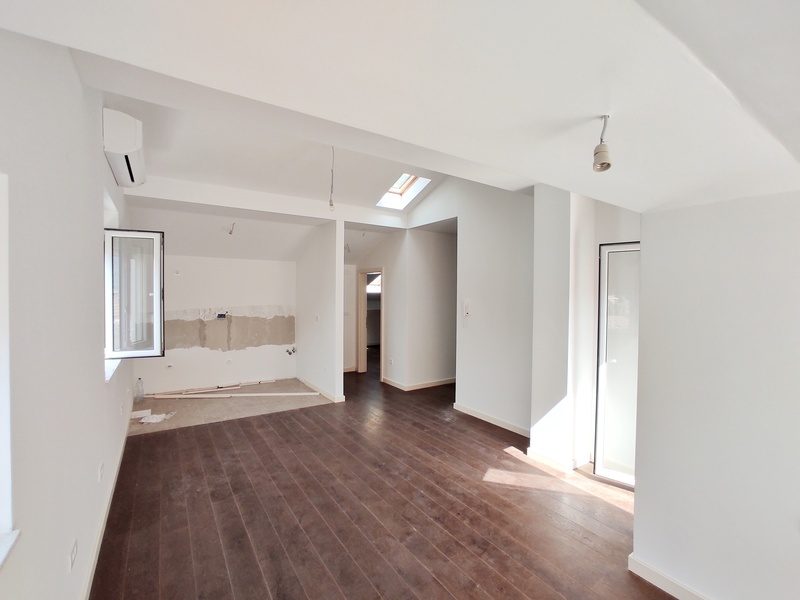 Dobrota Penthouse Apartment For Sale (4)
