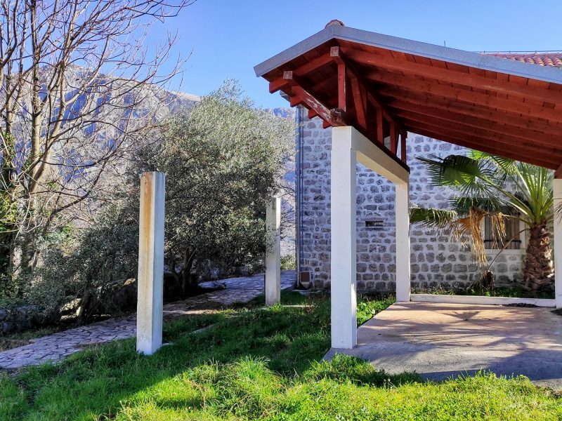 House-in-a-peaceful-location-in-Kotor-Bay-2