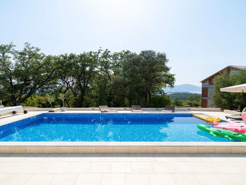 Villa-with-Swimming-Pool-for-Sale-in-Tivat_9