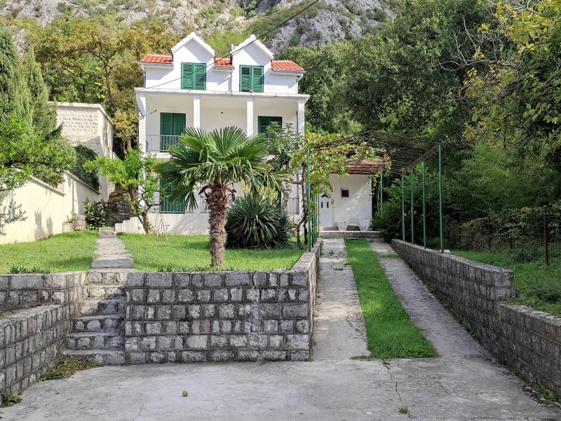 Waterfront-House-for-Sale-in-Ljuta-13