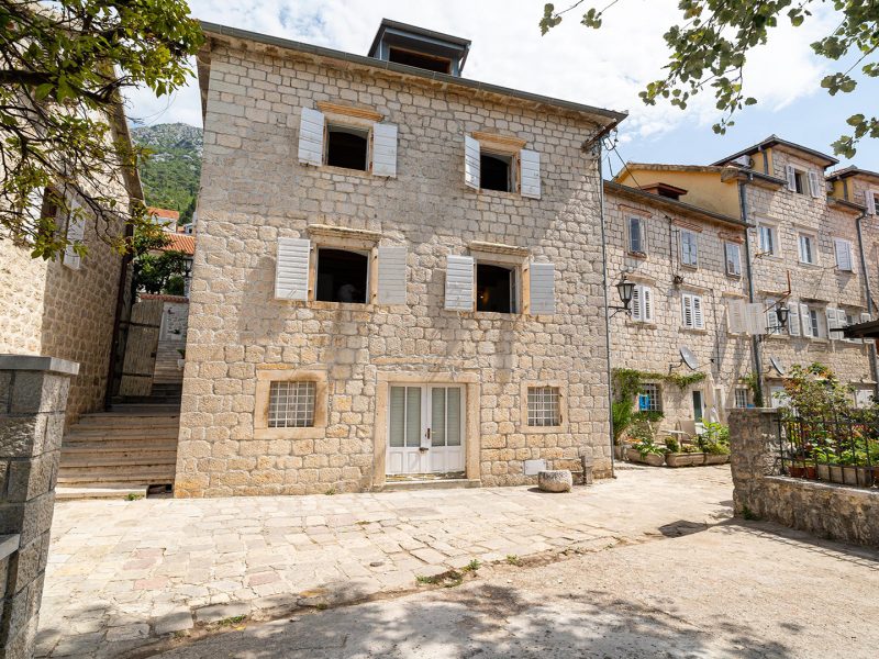 Waterfront-House-for-Sale-in-Perast-59