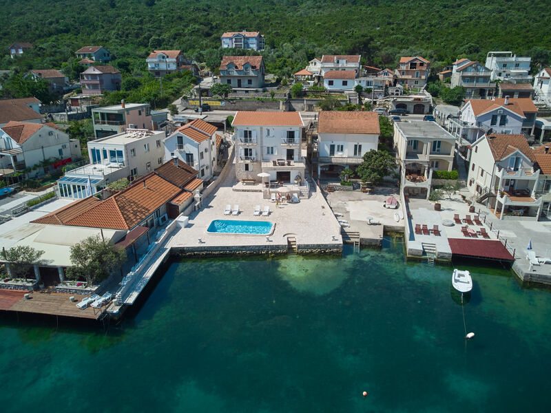 Waterfront Villa For Sale In Tivat (25)