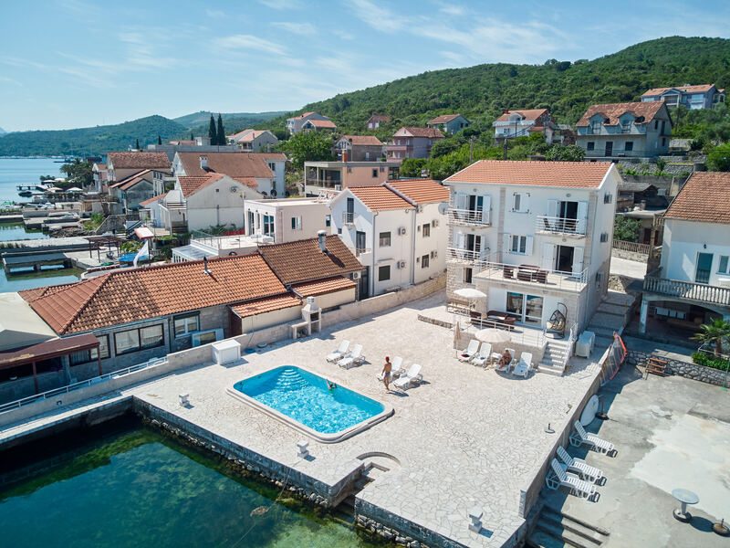 Waterfront Villa For Sale In Tivat (3)